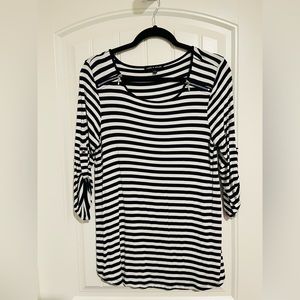 Boutique brand “Cable & Gauge” 3/4 length blouse. Size M